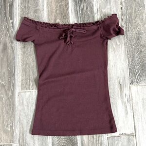 NWOT Aeropostale XS maroon lace up top can be worn off shoulder. Cute!